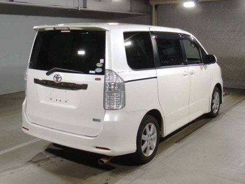 2008 Toyota Noah ZRR70W[1]