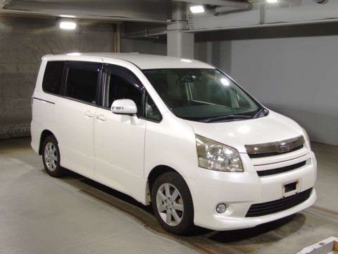 2008 Toyota Noah ZRR70W[2]