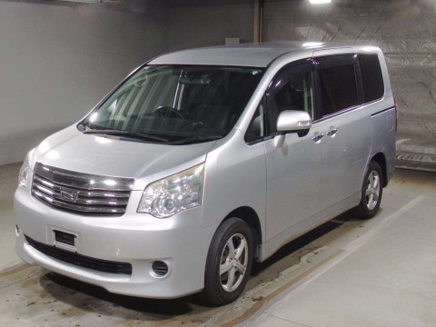 2011 Toyota Noah ZRR70G[0]