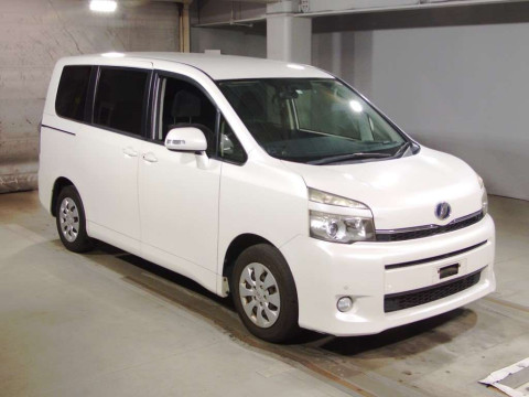 2012 Toyota Voxy ZRR70G[2]