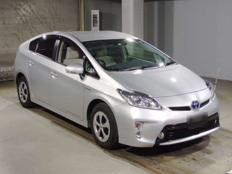 2014 Toyota Prius ZVW30[2]