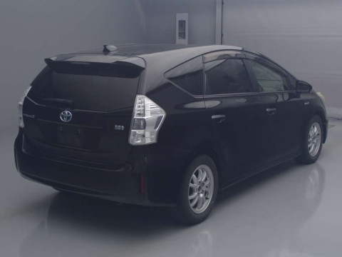 2013 Toyota Prius alpha ZVW41W[1]