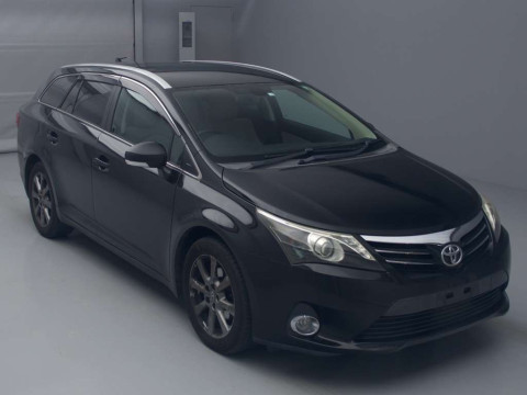 2012 Toyota Avensis Wagon ZRT272W[2]