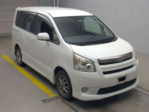 2007 Toyota Noah ZRR70W[2]