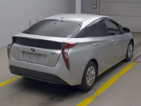 2017 Toyota Prius ZVW50[1]