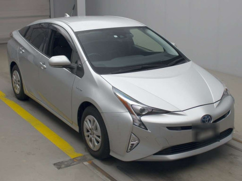 2017 Toyota Prius ZVW50[2]