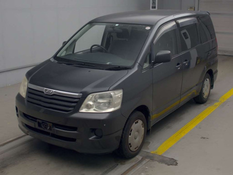 2004 Toyota Noah AZR60G[0]