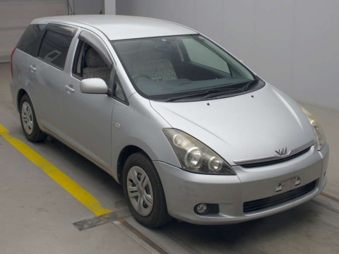 2004 Toyota Wish ZNE10G[2]