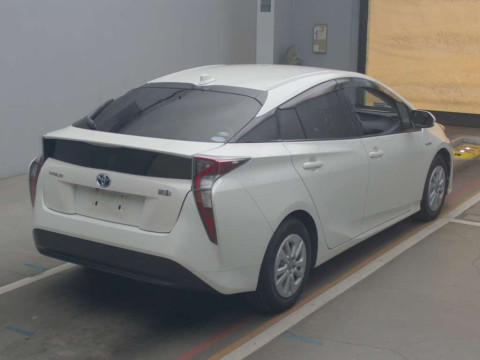 2016 Toyota Prius ZVW50[1]