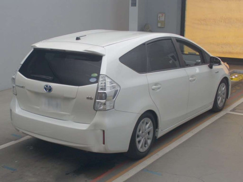 2014 Toyota Prius alpha ZVW41W[1]