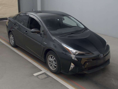 2017 Toyota Prius ZVW51[2]