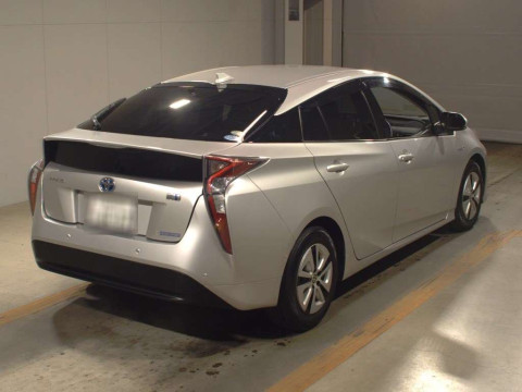 2016 Toyota Prius ZVW51[1]