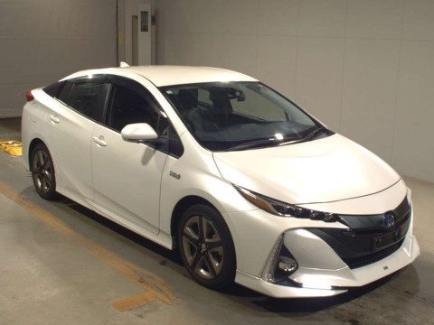 2020 Toyota Prius PHV ZVW52[2]