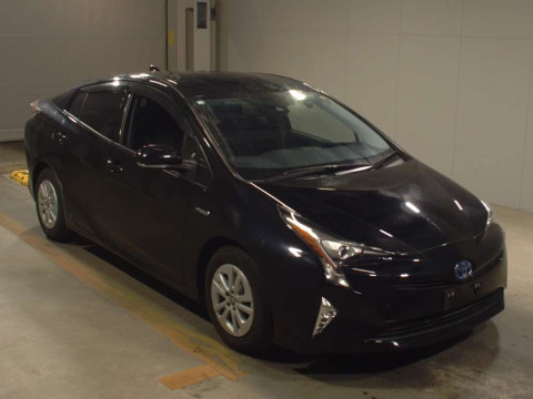 2016 Toyota Prius ZVW50[2]