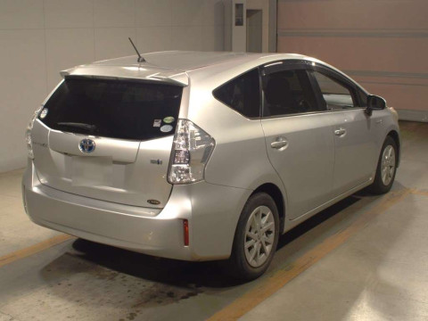 2012 Toyota Prius alpha ZVW41W[1]