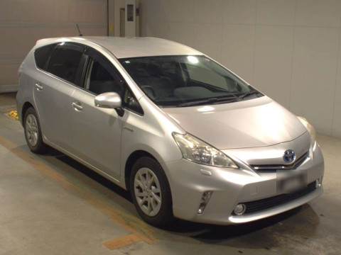 2012 Toyota Prius alpha ZVW41W[2]