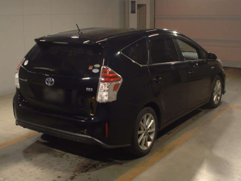 2016 Toyota Prius alpha ZVW41W[1]