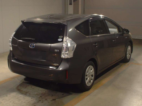 2013 Toyota Prius alpha ZVW41W[1]