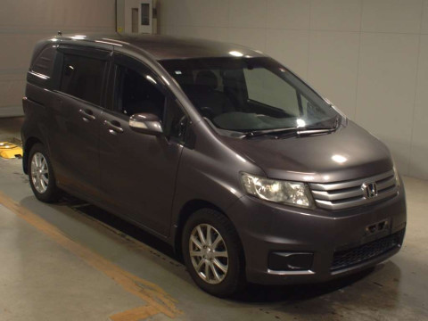 2013 Honda Freed Spike GB3[2]