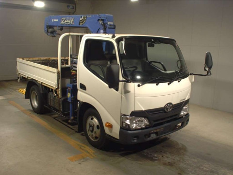 2017 Toyota Dyna Truck XZU605[2]