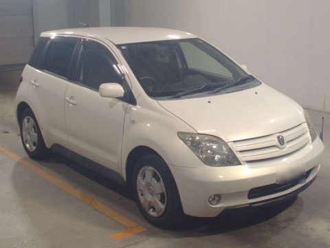 2004 Toyota IST NCP60[2]