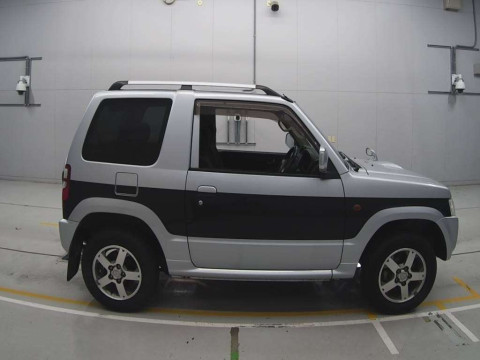 2009 Mitsubishi Pajero Mini H58A[2]