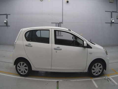 2014 Daihatsu Mira es LA300S[2]