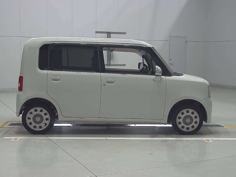 2010 Daihatsu Move Conte L575S[2]