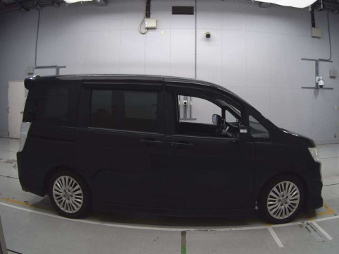 2010 Honda Step WGN Spada RK5[2]