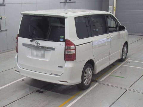 2012 Toyota Noah ZRR75W[1]