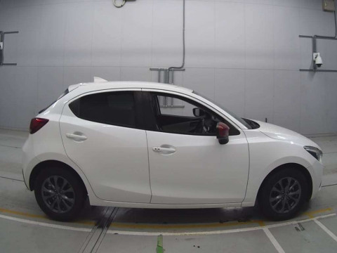 2017 Mazda Demio DJ3FS[2]