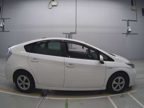 2013 Toyota Prius ZVW30[2]