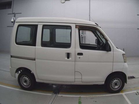 2013 Toyota Pixis Van S321M[2]