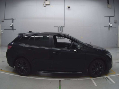 2020 Toyota Corolla Touring Wagon ZRE212W[2]