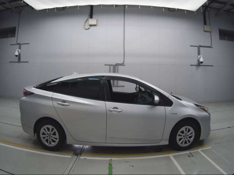 2017 Toyota Prius ZVW51[2]