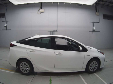 2019 Toyota Prius ZVW51[2]