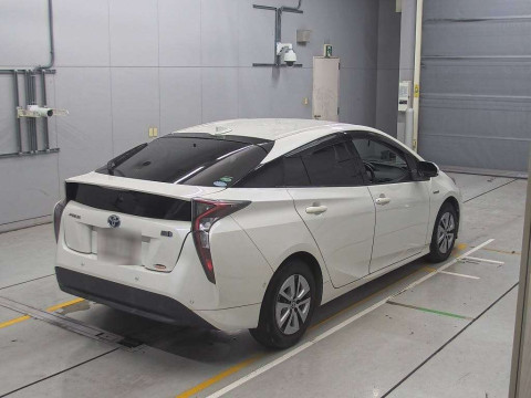 2016 Toyota Prius ZVW51[1]