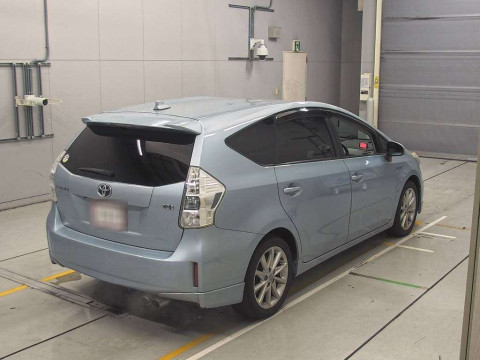 2012 Toyota Prius alpha ZVW41W[1]