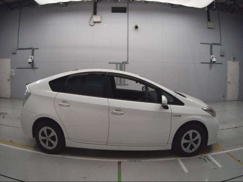 2012 Toyota Prius ZVW30[2]