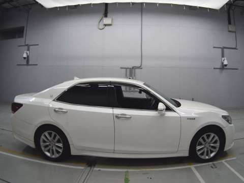 2014 Toyota Crown Hybrid AWS210[2]