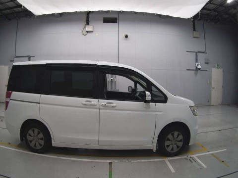 2014 Honda Step WGN RK1[2]