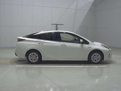 2018 Toyota Prius ZVW51[2]