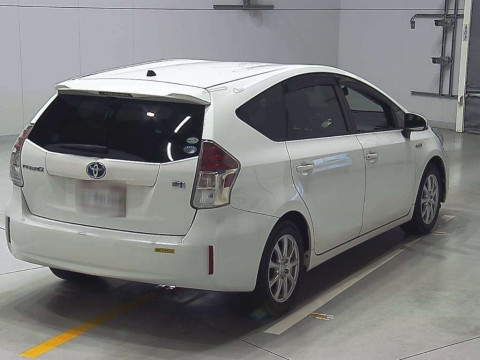 2017 Toyota Prius alpha ZVW41W[1]