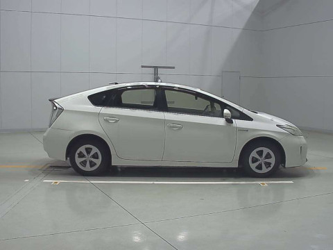 2014 Toyota Prius ZVW30[2]