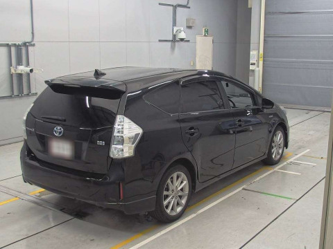 2012 Toyota Prius alpha ZVW41W[1]