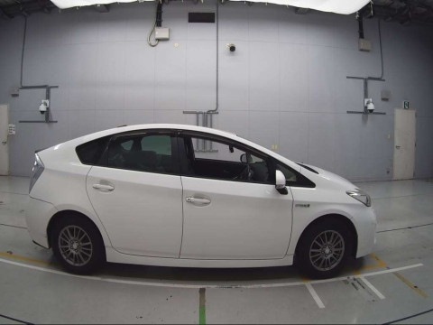 2015 Toyota Prius ZVW30[2]