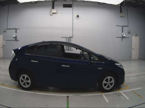 2012 Toyota Prius PHV ZVW35[2]