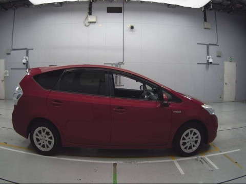 2012 Toyota Prius alpha ZVW41W[2]