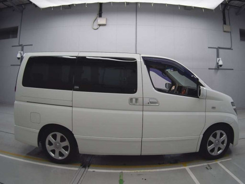 2002 Nissan Elgrand E51[2]