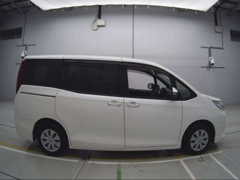 2016 Toyota Noah ZRR80G[2]